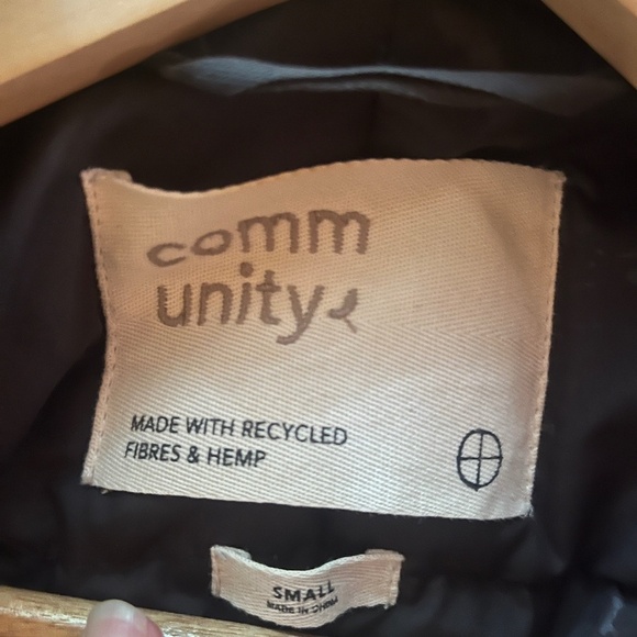 Community Parka in Dark Green - Picture 3 of 4